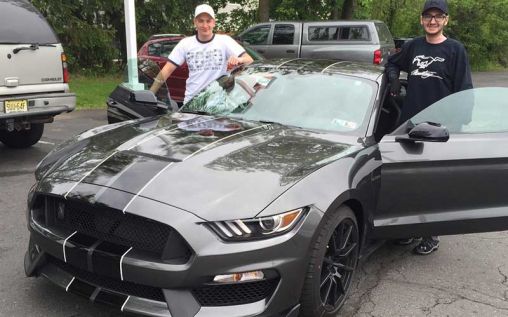 Story of 32 year old Vinnie and his Mustang Shelby GT350