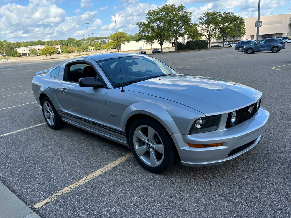 Silver 2005 Ford Mustang GT automatic coupe For Sale