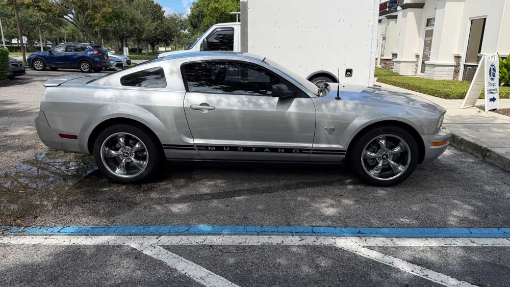 Silver 2009 Ford Mustang V6 Premium automatic coupe For Sale